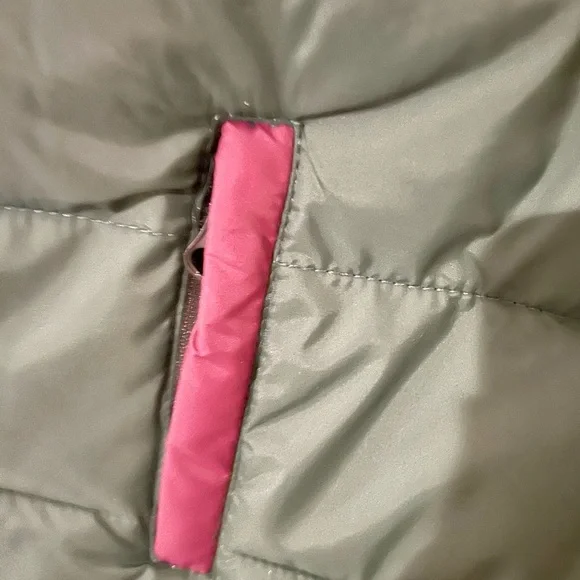 PACSUN Girls Reversible Puffer Vest - Picture 3 of 8